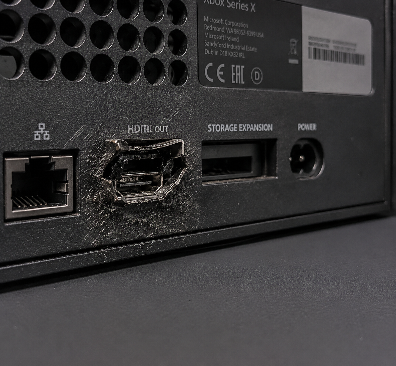 Uszkodzony port HDMI w konsoli Xbox &ndash; brak obrazu i problem z sygnałem